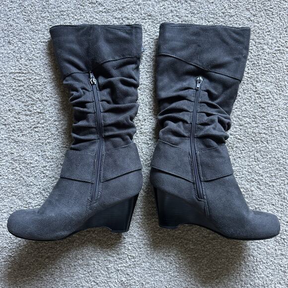 Journee Collection Gray Suede Wedge Zip Up Boots w/Buckle Accents Women’s Size 6 - Picture 4 of 12